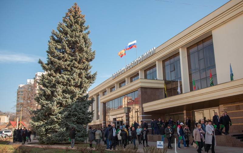 Moscova reacționează după ce Transnistria i-a cerut să „o protejeze de Chișinău”. Guvernul moldovean acuză că se încearcă „isterizarea societății”