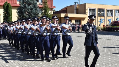 Polițiști defilează