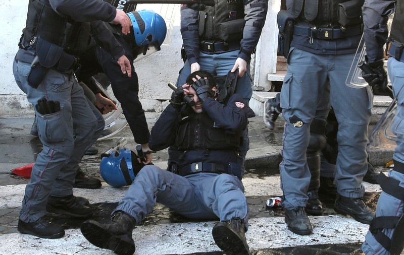 Proteste violente în Franța! Zeci de răniți și sute de oameni arestați