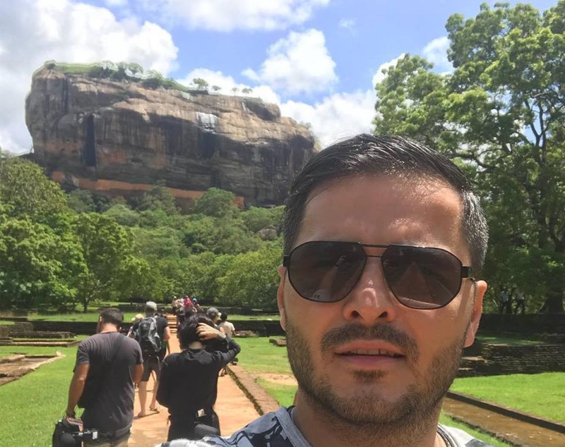 Liviu Vârciu e topit lângă fetița lui. Cum au fost filmați tatăl și fiica |  FOTO & VIDEO