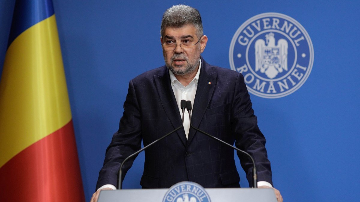 Marcel Ciolacu, prim-ministrul Romaniei, sustine declaratii de presa referitoare la masurile luate de guvern in cazul azilelor de batrani din Ilfov, la Palatul Victoria din Bucuresti, duminica 9 iulie 2023. Foto: Inquam Photos / George Calin