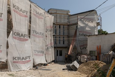 Fațada clădirii principale
