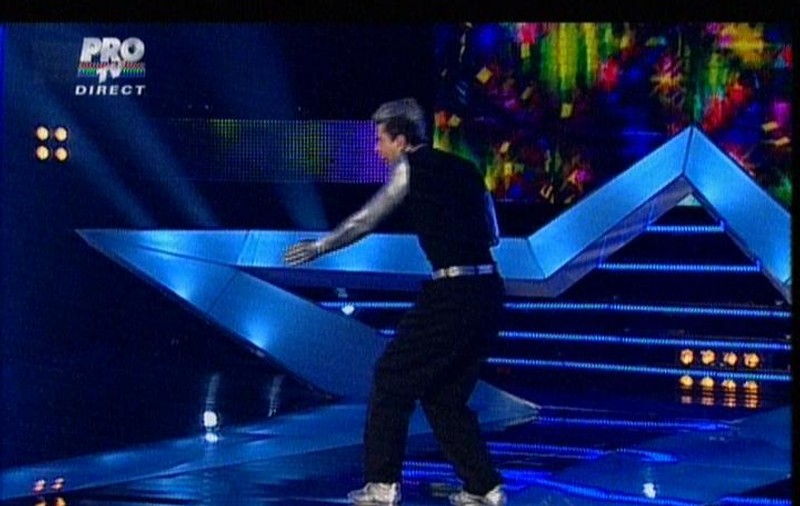 A dansat atât de bine ca un robot, încât Pavel Bartoș l-a ciupit pentru a se convinge că este om! FOTO