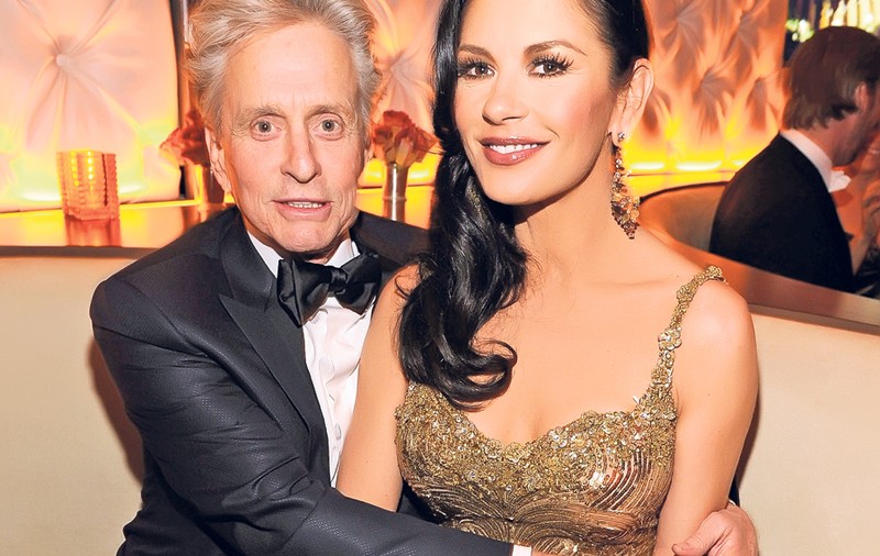 Michael Douglas e sucit! Actorul o vrea înapoi pe Catherine Zeta-Jones