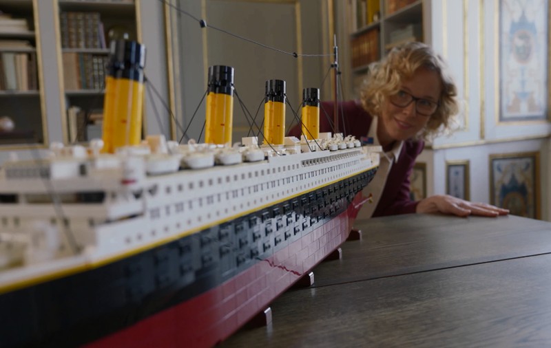 O machetă a vasului Titanic, cel mai mare Lego lansat vreodată. Câte piese conține