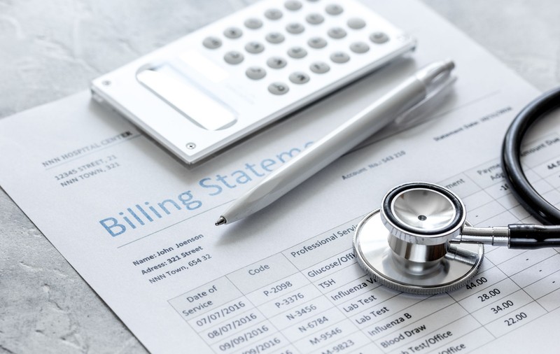 Factură medicală de 1,1 milioane de dolari pentru un bărbat care a supraviețuit COVID-19