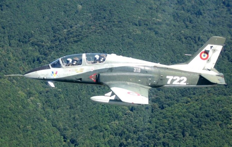 Cine sunt piloții care s-au catapultat din avionul IAR 99 Șoim în județul Bacău