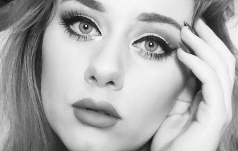 Adele are o sosie! Cum arată tânăra care îi seamănă perfect cântăreței