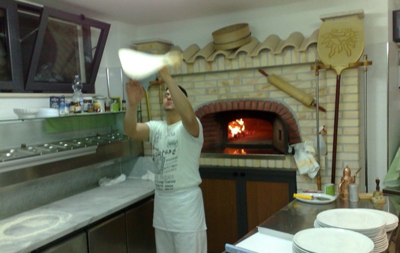 Un român prepară cea mai bună pizza din regiunea italiană Abruzzo | FOTO