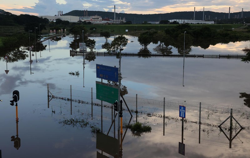 Locuitorii din estul Africii de Sud, fără apă și electricitate la o săptămână de la inundațiile devastatoare, soldate cu 443 de morți