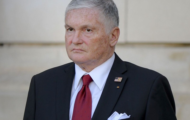Ambasadorul Adrian Zuckerman anunţă că ministrul Ciucă va primi cea mai mare medalie civilă americană