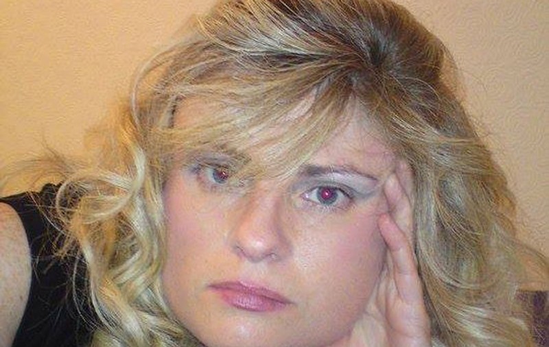 FOTO | O femeie și-a înjunghiat iubitul după ce acesta i-a reproșat că își ia prea multe bagaje în vacanță