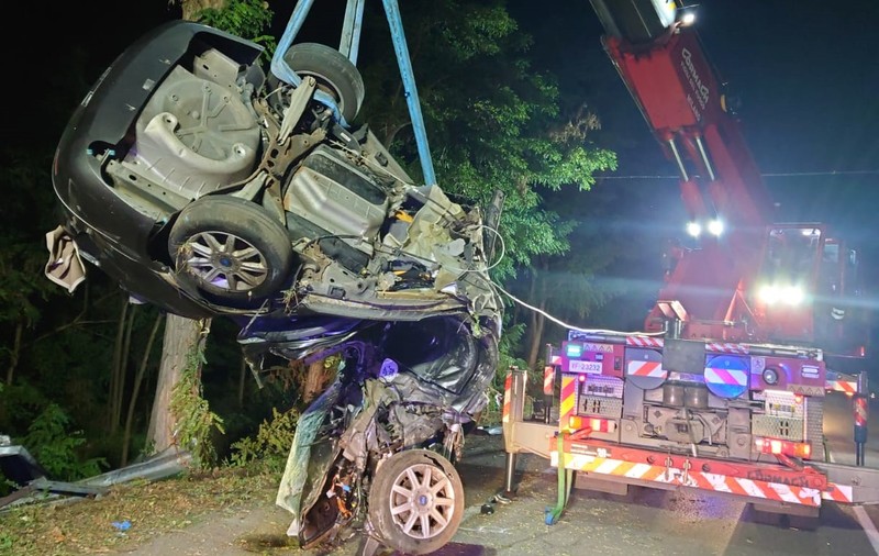 Un adolescent român a murit pe loc în mașina făcută praf într-un copac, în Italia. Sorin avea 18 ani și permis de scurtă vreme