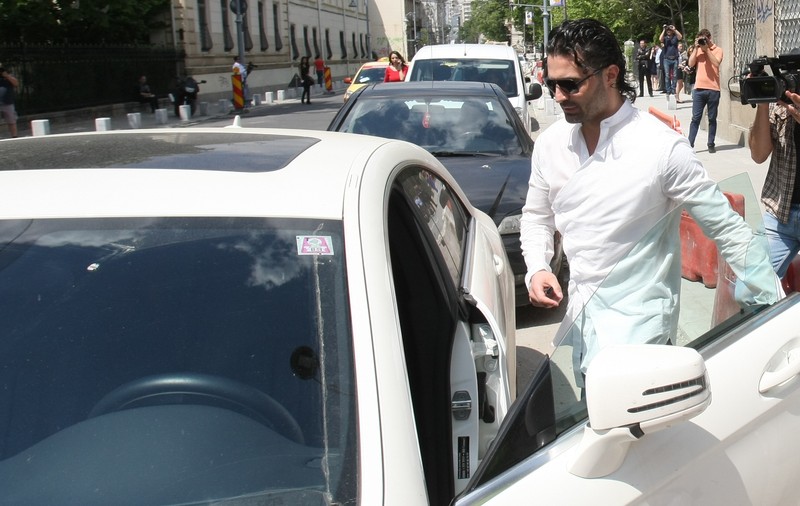PROBLEME LA BOTEZUL FETIŢEI LUI CONNECT-R! Pepe a fost scos din biserică, pentru a-şi muta maşina | FOTO
