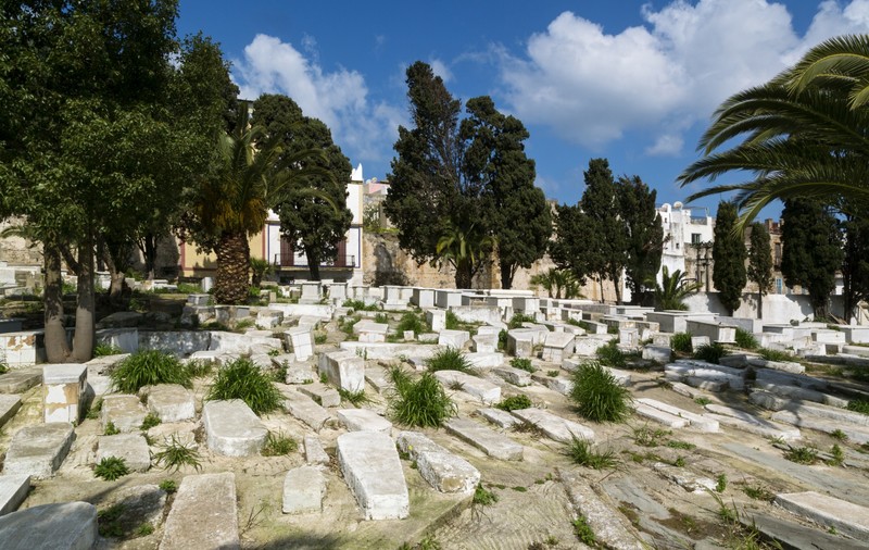Doi bărbați, arestați în Germania  pentru profanarea unui cimitir evreiesc