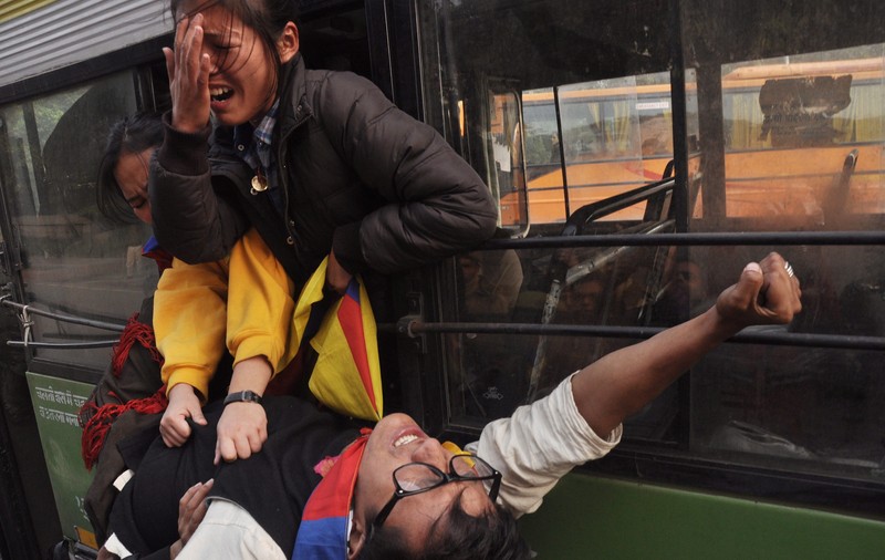 ACCIDENT CUMPLIT în TIBET: 44 de morţi şi 11 răniţi, după prăbuşirea unui autocar într-o prăpastie