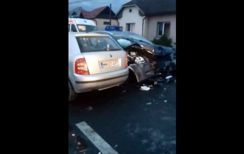 VIDEO | Accident îngrozitor în județul Maramureș, după ce un șofer a adormit la volan: Doi oameni încarcerați, cinci răniți