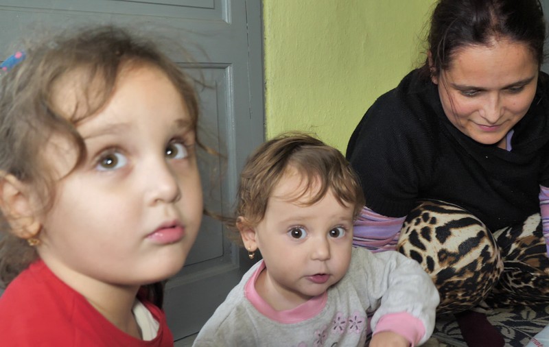 CENTENAR SOLIDAR / Daruri de la români pentru români: “Mulțumim și ne rugăm pentru voi!”