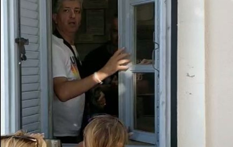Situație tensionată în Samothraki. Unul din românii blocați pe insulă, implicat într-un conflict cu un oficial grec