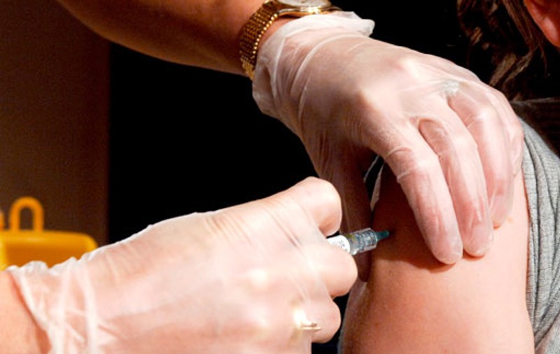 Vaccinarea gratuită împotriva HPV a fost extinsă la fete cu vârsta de până la 18 ani