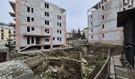 Blocul ce urmează să fie construit va avea trei etaje și o terasă.