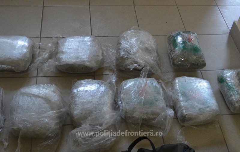 Doi sârbi au vrut să aducă în România 12,600 kg de droguri