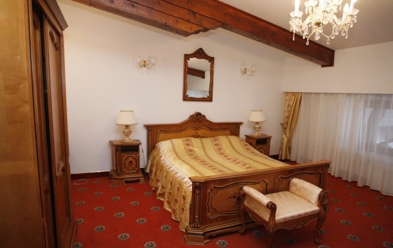Cazare ca la palat, la ”Împăratul Romanilor” 