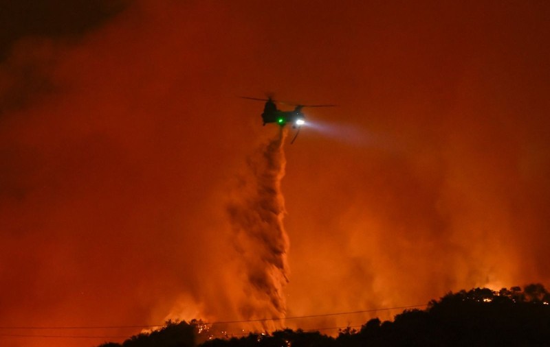 Salarii faraonice, de zeci de mii de dolari pe lună, pentru șefii pompierilor din Los Angeles, care au făcut praf intervențiile antiincendiu