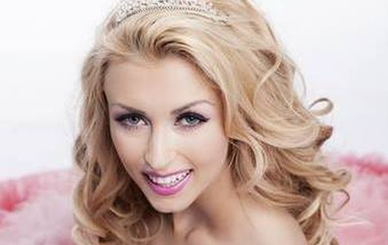 FĂRĂ INHIBIŢII! Andreea Bălan DANSEAZĂ LA BARĂ, în club. EXPLICAŢIA? "Am cu ce" | FOTO