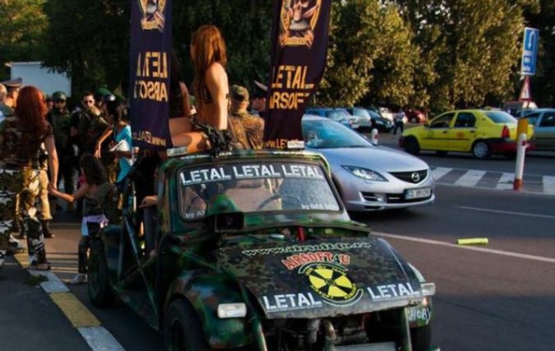 Îţi vine să crezi că ĂSTA e un TRABANT?