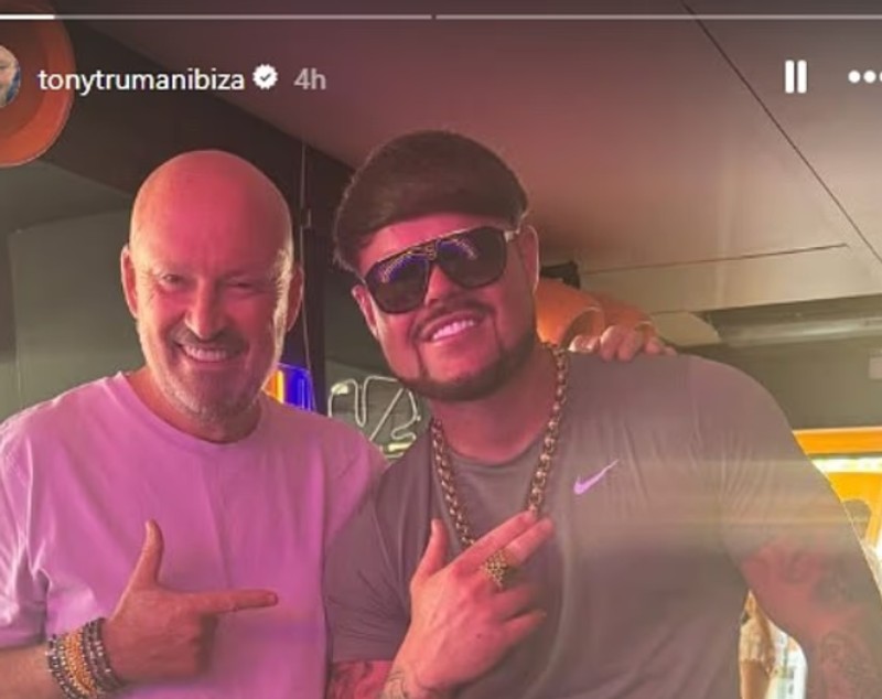 Fenomenul Jack Kay, petrecărețul care face senzație în Ibiza: „Spuneți-mi că aia e o pălărie!” | VIDEO