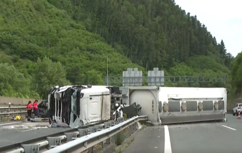 Cinci polițiști au murit în aceeași mașină, izbită de un camion. Erau colegi în aceeași echipă de intervenție, în Spania | VIDEO