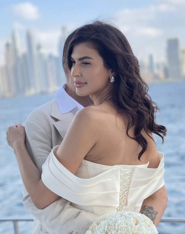 Mădălina Pamfile s-a căsătorit în Dubai. A avut o rochie de mireasă spectaculoasă
