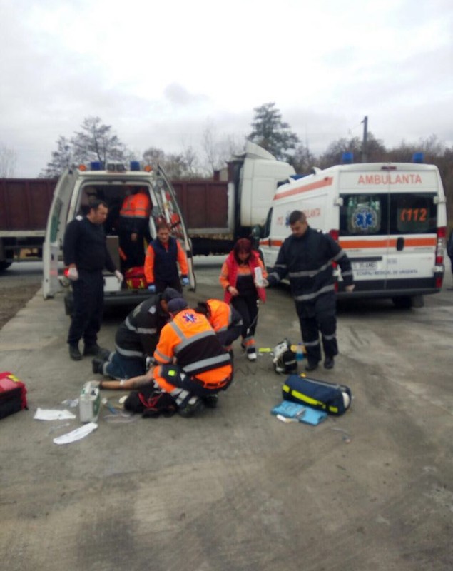Trei bărbați au murit după ce s-au intoxicat într-o cisternă de bere pe care voiau să o curețe. Tragedia s-a petrecut într-o spălătorie din Caraș-Severin| FOTO