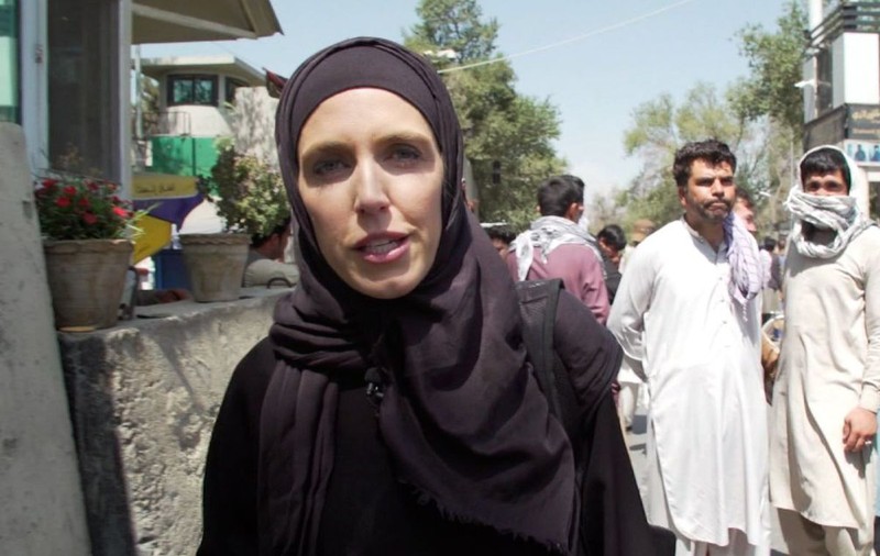 Talibanii i-au cerut unei jurnaliste CNN din Kabul să stea deoparte pentru că „este femeie”