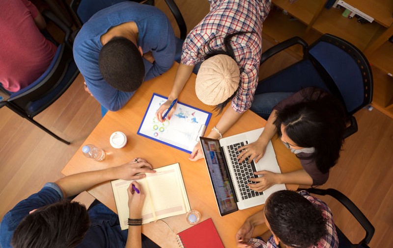 Studenţii pot primi granturi între 40.000 şi 100.000 de euro prin Programul Innotech Student. Ce prevede proiectul
