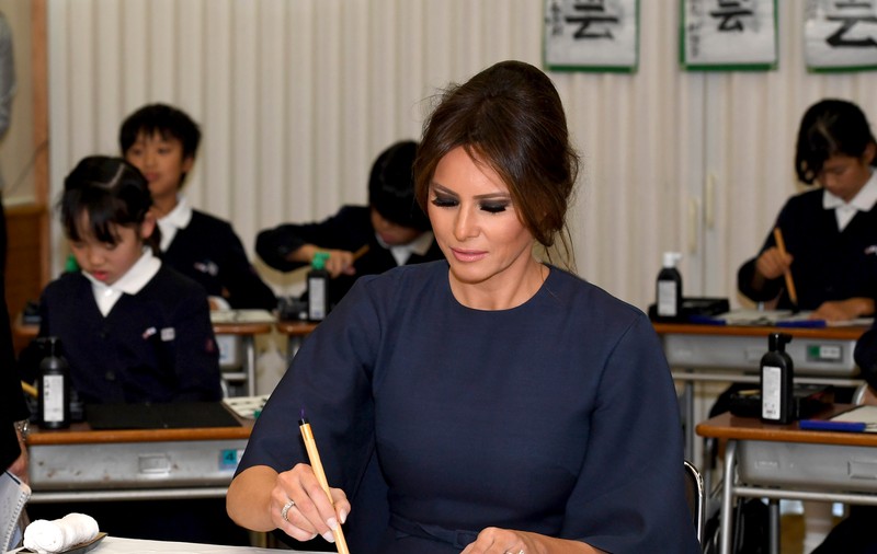 Melania Trump a luat lecții de caligrafie japoneză