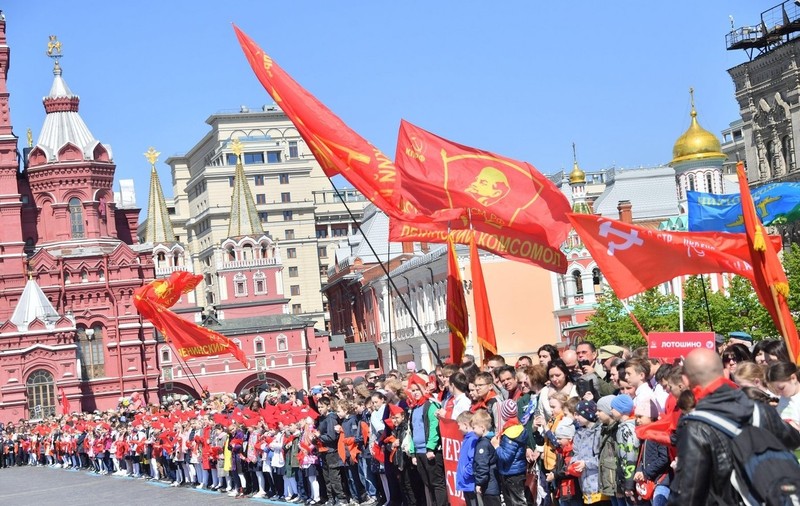 Rusia învie organizația de pionieri din perioada sovietică. „Milioane de copii își vor găsi un scop în viață”