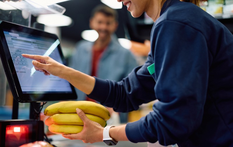 Ce salariu primește o vânzătoare dintr-un supermarket de pe o insulă din Grecia, după ce a renunțat la corporație: „Cheltuielile sunt foarte mari”