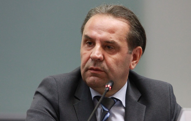 VIDEO | Vicepremierul Serbiei s-a aruncat în mulțime la un eveniment electoral, ignorând coronavirusul