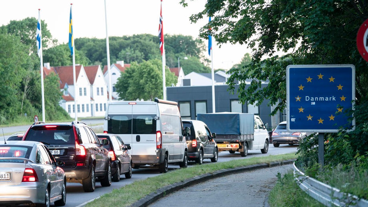 Lanț de mașini la vama dintre Danemarca și Germania, la punctul de trecere de la Froeslev,