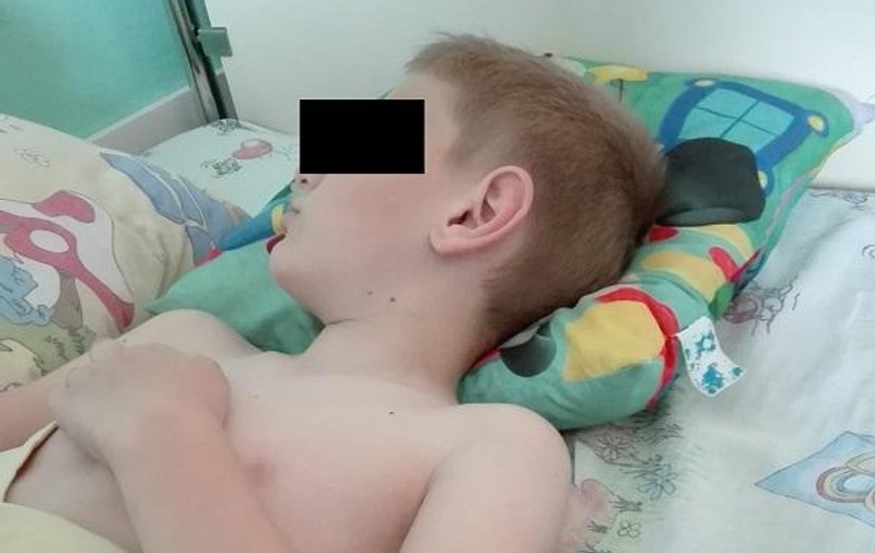 Un copil din Cluj a fost strivit de o cruce în cimitir. Micuțul ducea o floare la mormântul frățiorului său