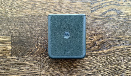 Motorola Razr 60 Ultra este un adevărat telefon vârf de gamă care vine în format pliabil „flip”. Foto: Claudiu Râpan / Libertatea