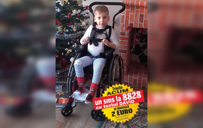 La 6 ani, David, bolnav de amiotrofie spinală, învață să meargă. Are nevoie de 10.000 de euro pentru recuperare și tratament în Italia