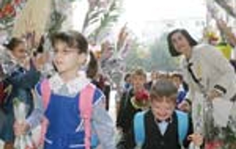 Noul an scolar incepe cu ploaie si vreme rece