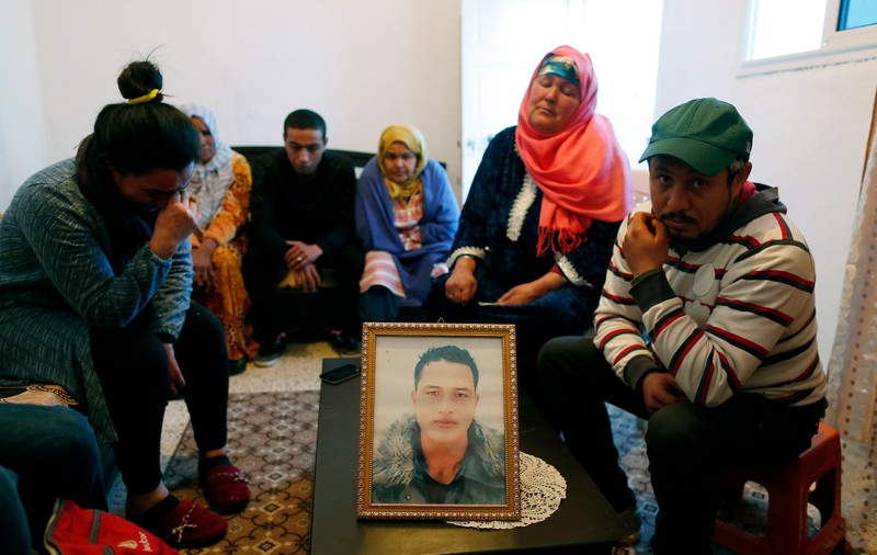 Rudele tunisianului suspectat pentru atentatul din Berlin îi cer acestuia să se predea