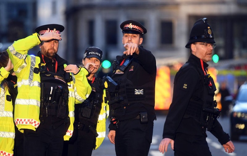 Eroii de pe London Bridge. Curajul uimitor al oamenilor obișnuiți care l-au doborât pe teroristul din Londra