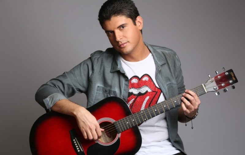 Oliver, proful de muzică al vedetelor, lansează "When wrong is right!"