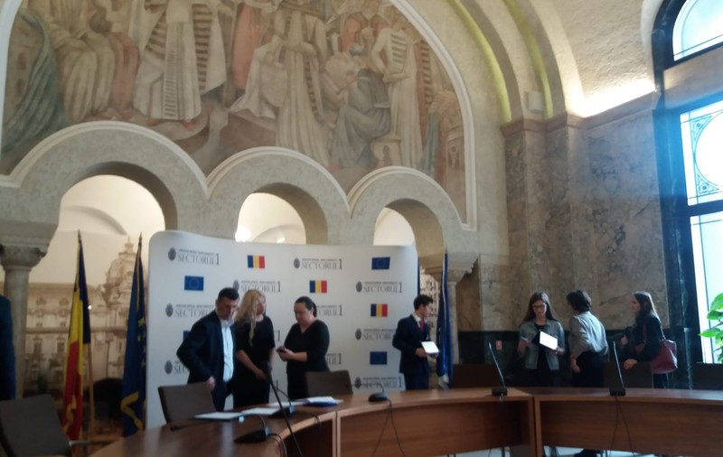 Părinții au ridicat premiile elevilor de nota 10 la Bacalaureat. Tinerii cu minți strălucite au plecat din țară