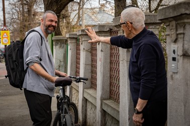 Două generații de artiști își iau la revedere